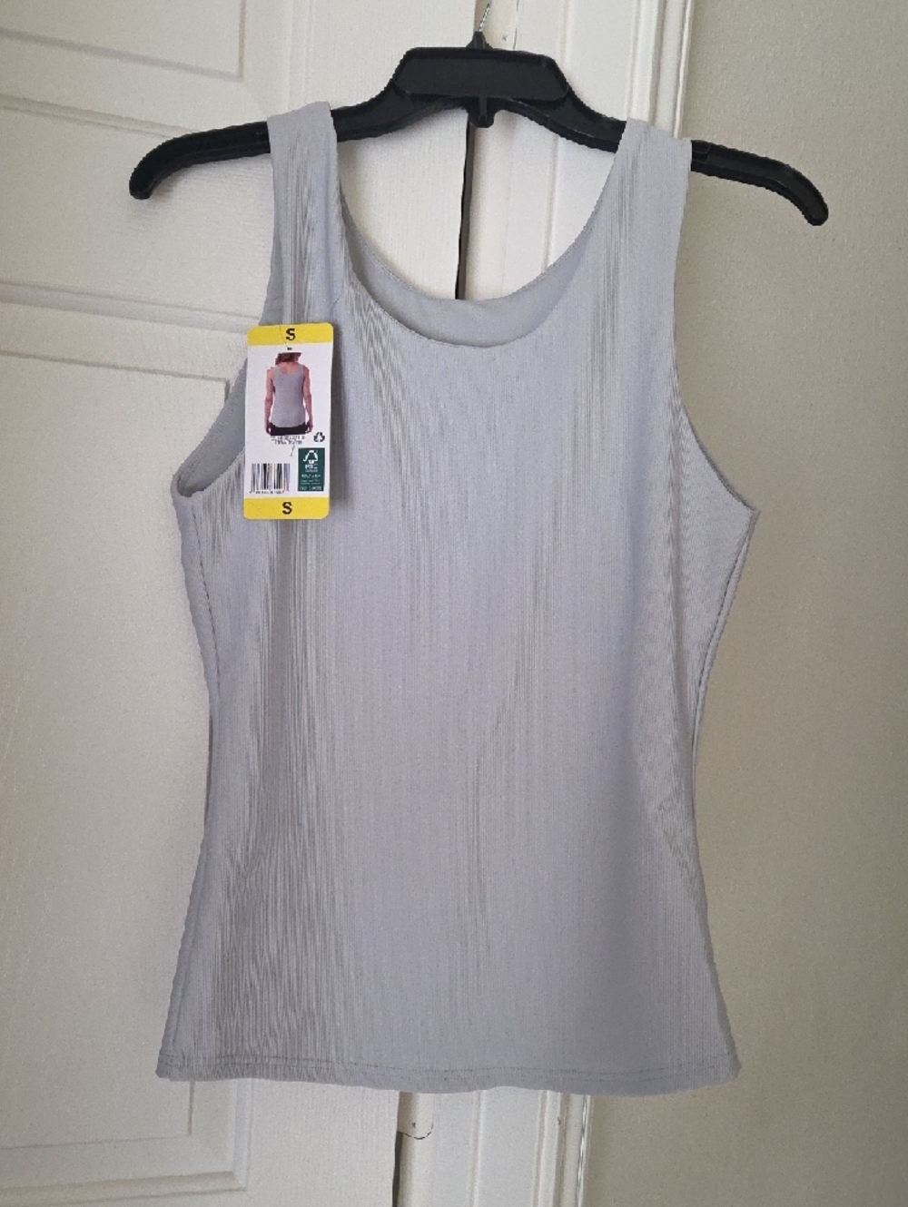 32 Degrees Ladies Tank With Built In Bra - Picture 2 of 5